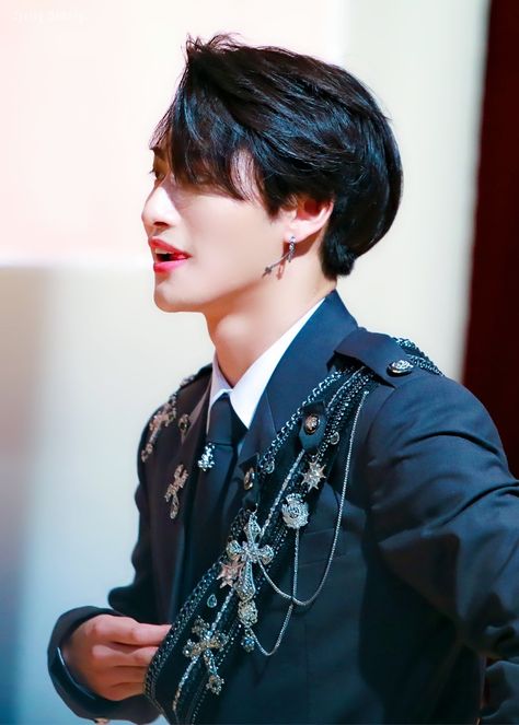 WARNINGThe following thread is extremely ILLEGALYou may receive a visit from the authorities after viewing this thread.You have been warned...