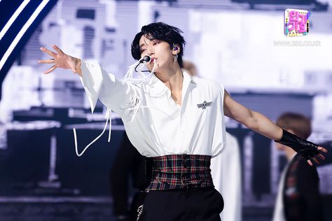 WARNINGThe following thread is extremely ILLEGALYou may receive a visit from the authorities after viewing this thread.You have been warned...