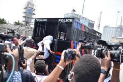 DeleMomodu's tweet photo. So how many Nigerians are they going to arrest for demonstrating peacefully? I will be proud of their hard work when I see videos of our security forces arresting BANDITS... https://t.co/GeNgZViRxy