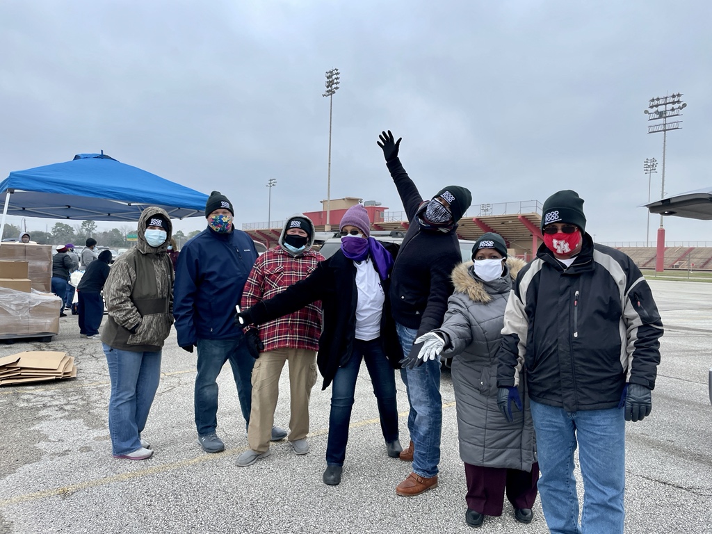 LunchtimeLewie's tweet photo. We’re so glad to be at Butler Stadium to help families fill their pantry and fridge with good food for the next several days ahead. Stay warm and stay safe, Houston. 
#GoodFoodGreatTeam 

@HoustonISD @HISDNutri https://t.co/m1RjsPVhTn