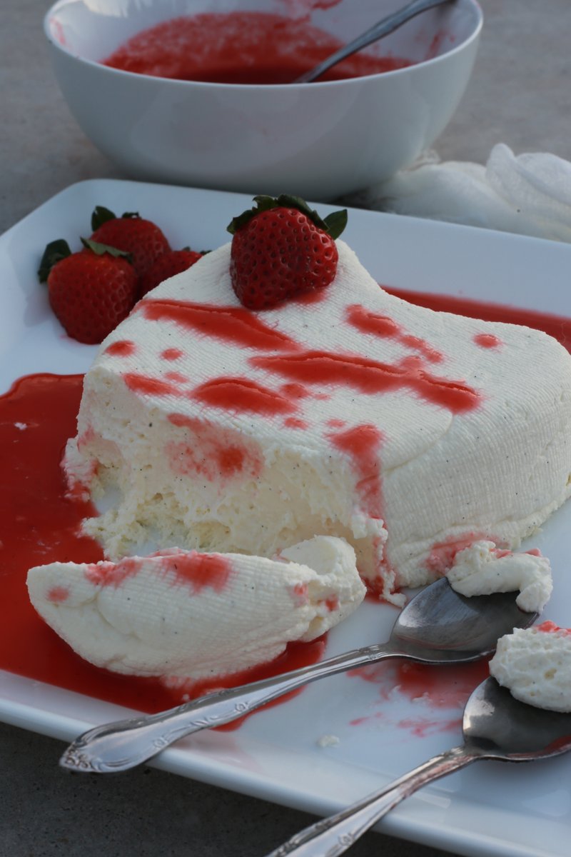 WafflerWeekend's tweet photo. I cannot think of a more befitting dessert when it comes to matters of the heart. So this Valentine’s Day I am going to say it with this Coeur à La Crème with Grand Marnier strawberry coulis.

https://t.co/7LBBTFRULd

#French #dessert #valentinesday2021  #heart https://t.co/TqT2TFi3uO