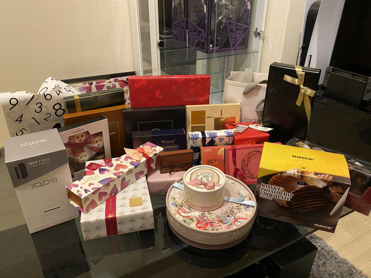 13日現在での水商売の特権(*´д`*)ﾊｧﾊｧ

※もちろん見ての通り手作り0なので全部義理。。

へへ!!
チョコ食べてるのになんだかしょぺーや!!
おっかしーな!!今日は暖かいからかな!!
なんだか目から汗が出てきやがるぜ!!