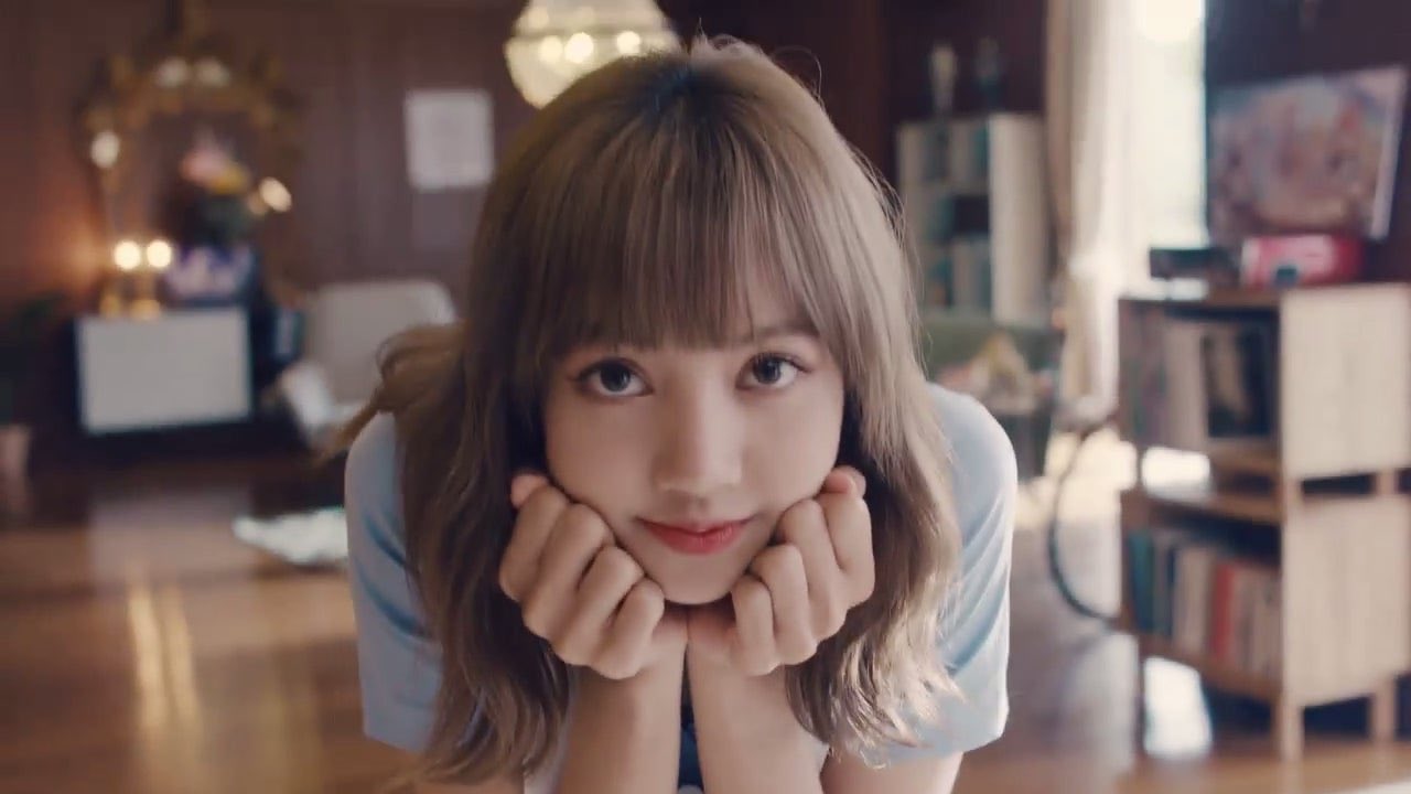 pretty savage lisa ❤️‍🔥 on X: pov: lisa is your valentines date  t.coCcXSENfqzT  X