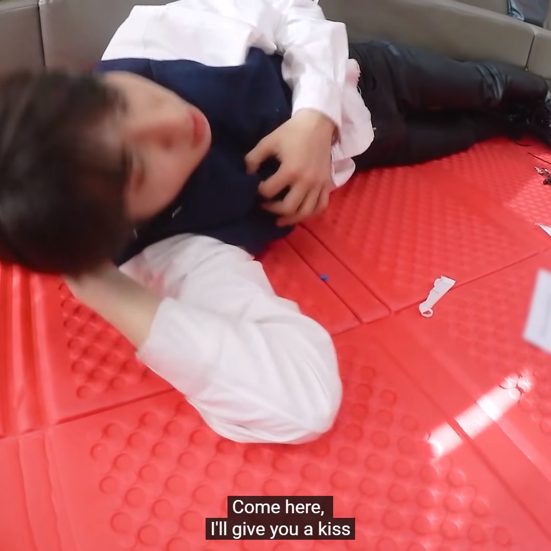 jeongin: just smile through the pain :]