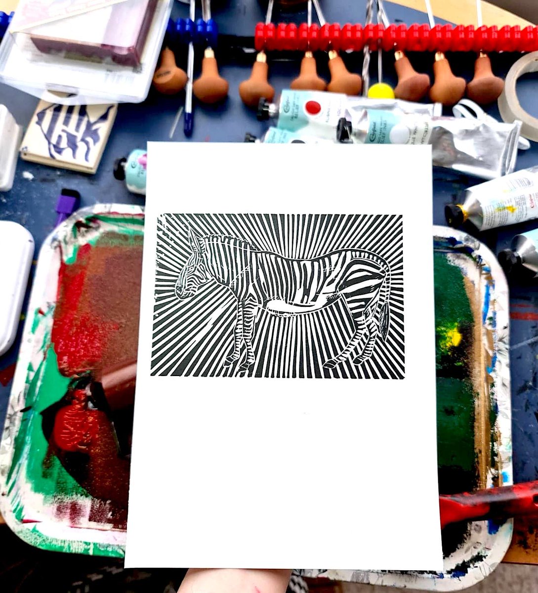 TheMoatzart's tweet image. I am so excited to be able to enter the #printersolstice competition for the second time! In this printmaking competition by @printersolstice weekly printmaking prompts are proposed! This week was animal prints, and incidentally this little zebra I made a week ago fit right in!