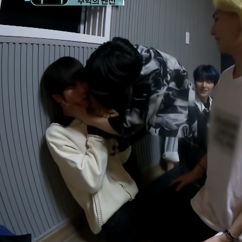 jeongin: just smile through the pain :]