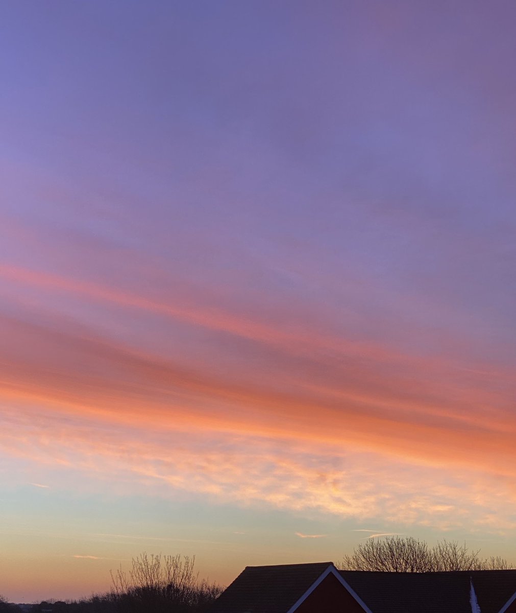 iSpyphotographs's tweet photo. All the colours today ... 🧡 #sunrise #onsea #southend #east #MHHSBD https://t.co/qtckPpn7DW
