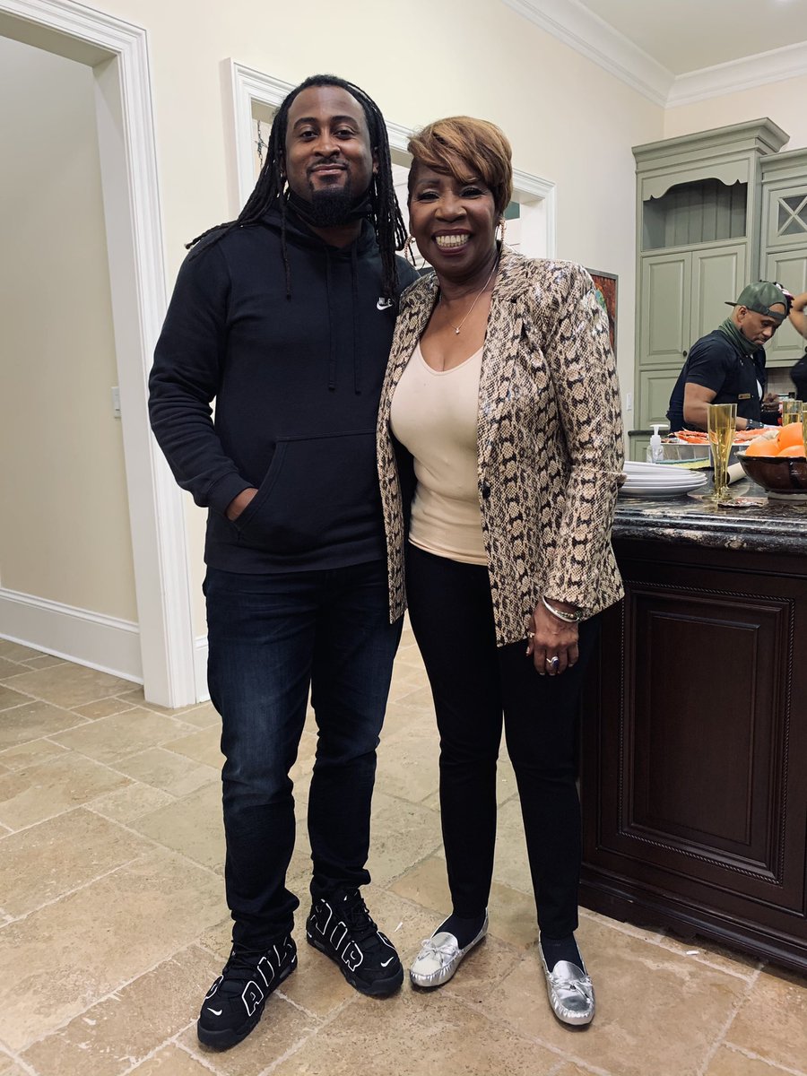 Twanee's tweet photo. HUGE SHOUTOUT to @IyanlaVanzant and the INCREDIBLE crew I was blessed to be apart of for this year’s nominations at the @naacpimageaward‼️

#Atlanta #ATLCrew #IFML #IyanlaFixMyLife #SetFresh #DIT #NAACP #ImageAwards #FilmLife #SetLife #VoteNow https://t.co/oE8VWswMJq