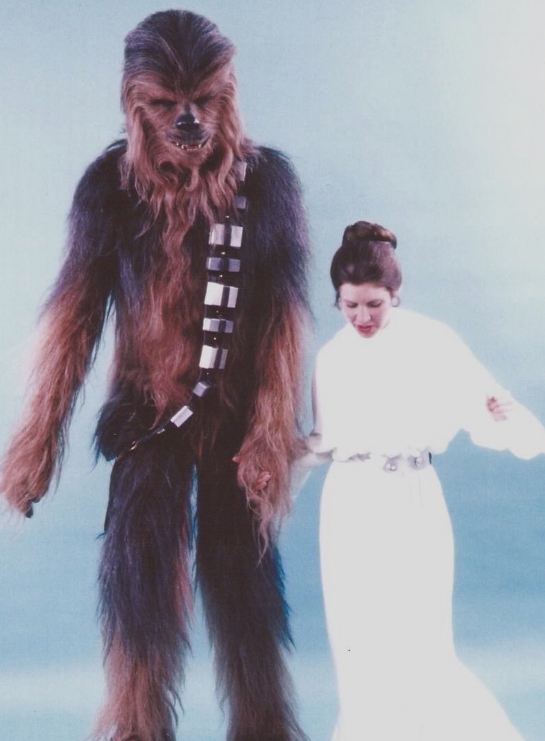 Promotional Photos: Carrie Fisher and Peter Mayhew in full costume for The Empire Strikes Back (1980) https://t.co/S2kNxVvlHv