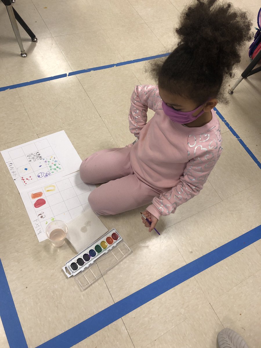 ArtEthridge's tweet photo. Prk-k exploring 💦 color paint is always fascinating @creativeSCE #creativesce #underthesce #lisd #lisdlearns #prek #painting #art #kidsneedart #ArtistOnTwitter #elementaryartteachers #creative #FridayVibes #fridaymorning #FridayMotivation https://t.co/lnybuUd5T2