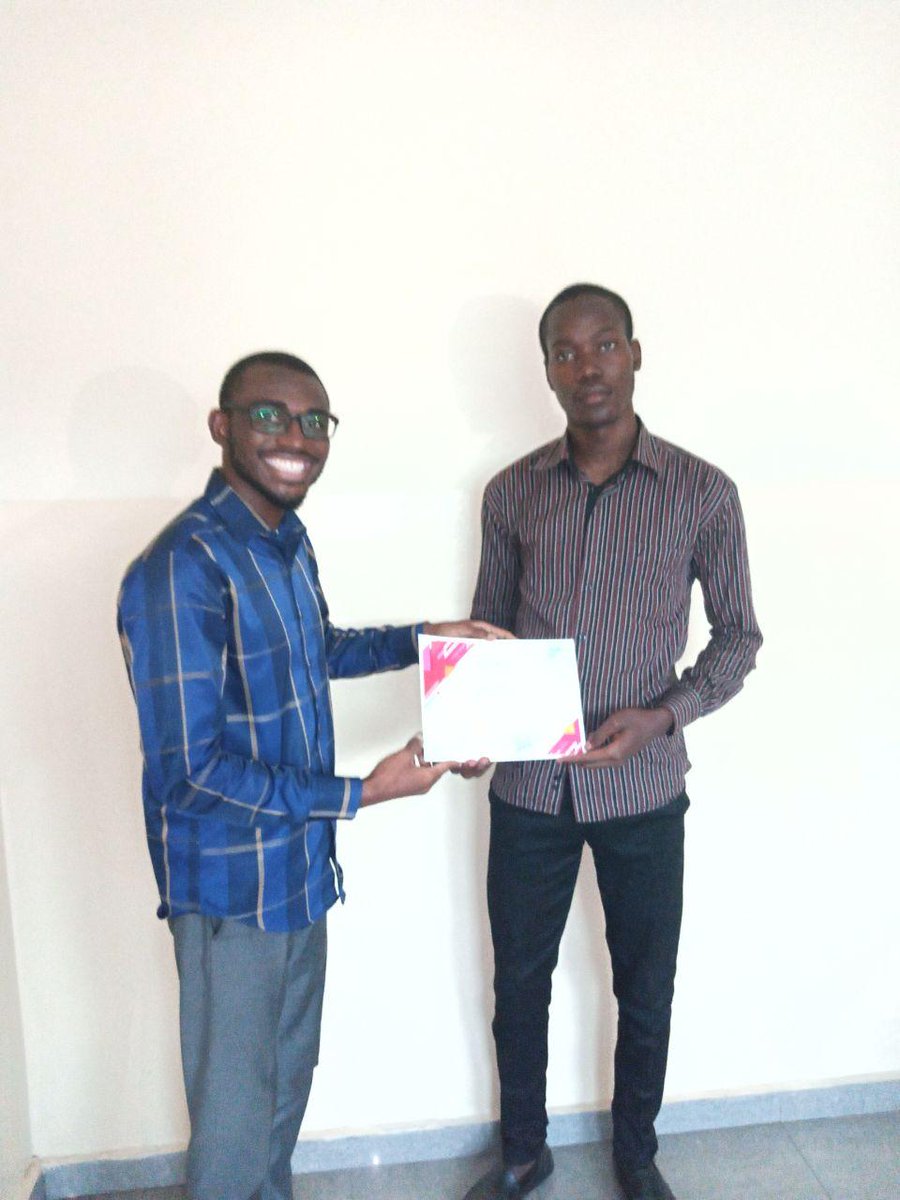 sorellekana's tweet image. Cérémonie de remise des parchemins aux apprenants du XCode2K20 . 🥳🥳🥳🥳
C&apos;est la fin de la formation. On récompense tout les participants et particulièrement ceux qui ont su se démarquer. 
Ils sont tout contents. 😁😁
#xcodepath #xcodepath2K20 #seed #Xcode