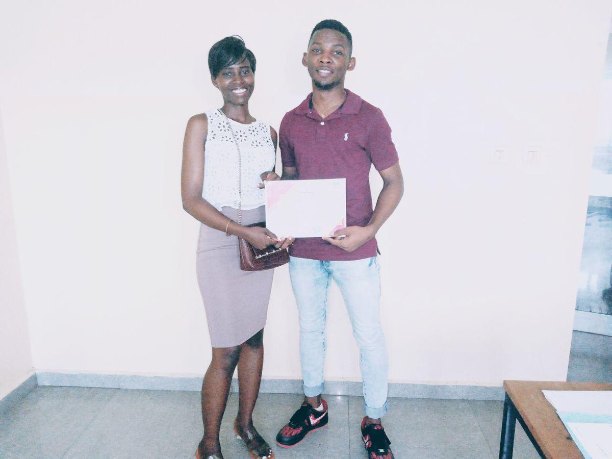 sorellekana's tweet image. Cérémonie de remise des parchemins aux apprenants du XCode2K20 . 🥳🥳🥳🥳
C&apos;est la fin de la formation. On récompense tout les participants et particulièrement ceux qui ont su se démarquer. 
Ils sont tout contents. 😁😁
#xcodepath #xcodepath2K20 #seed #Xcode