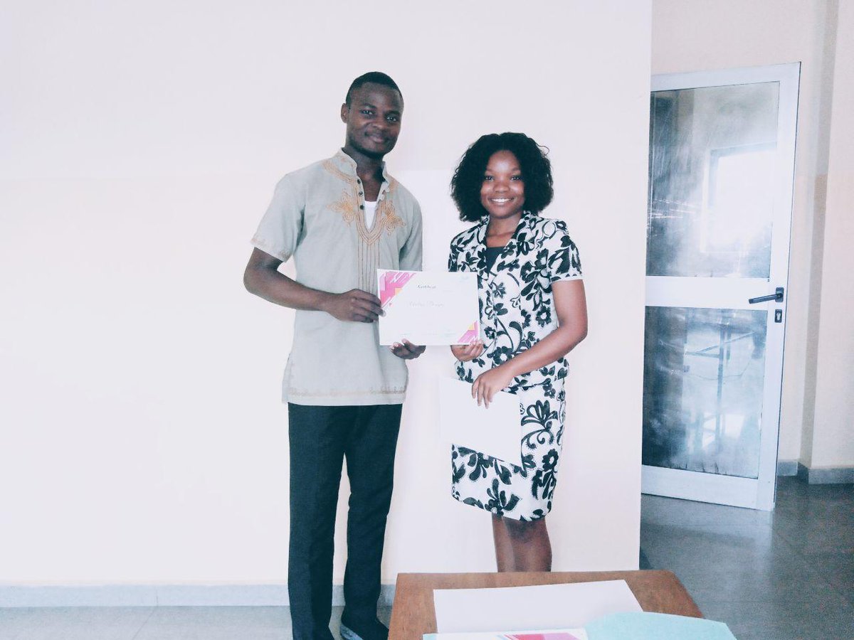 sorellekana's tweet image. Cérémonie de remise des parchemins aux apprenants du XCode2K20 . 🥳🥳🥳🥳
C&apos;est la fin de la formation. On récompense tout les participants et particulièrement ceux qui ont su se démarquer. 
Ils sont tout contents. 😁😁
#xcodepath #xcodepath2K20 #seed #Xcode