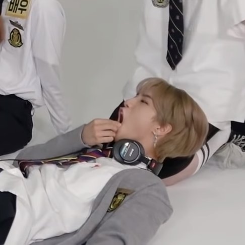 jeongin: just smile through the pain :]