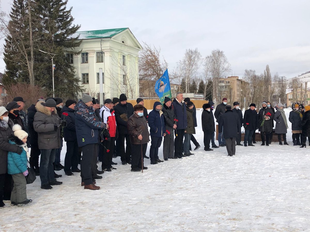 День вывода советских войск из Афганистана. Почтить память наших земляков и вспомнить события тех дней собрались воины-интернационалисты, члены общественных ветеранских организаций, кадеты, юнармейцы, жители города.