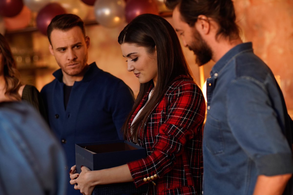 Эда и серкан. Эда и серкан турецкий сериал постучи в мою дверь. Эда йылдыз и серкан. Эда и серкан. Эда и серкан после 5 лет.