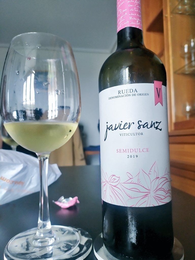 Wine to you (@wine_to_you) on Twitter photo Javier Sanz semidulce elaborado con uva verdejo por <a href="/js_viticultor/">JavierSanzViticultor</a> . Bueno, bonito y barato 👌🍷 Javier Sanz semidulce elaborado con uva verdejo por <a href="/js_viticultor/">JavierSanzViticultor</a> . Bueno, bonito y barato 👌🍷