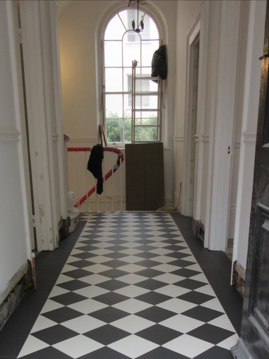 GeometricTiling's tweet photo. Slightly larger tile than the classic black and white we usually lay, 200mm with 1 line, tiles from @londonmosaic
Installed using @mapeiuk adhesive and grout
#victorianhallway #victorianhall #geometrictiling #geometrictiler #londonmosaic #Winckelmans #mapei #mymapeiproject https://t.co/2QMHnA8qJD