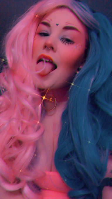 4 pic. Living my #bimbo fantasy today! 💖 #HappyValentinesDay2021
https://t.co/Ax8IFQmHlf 
#smallstreamer