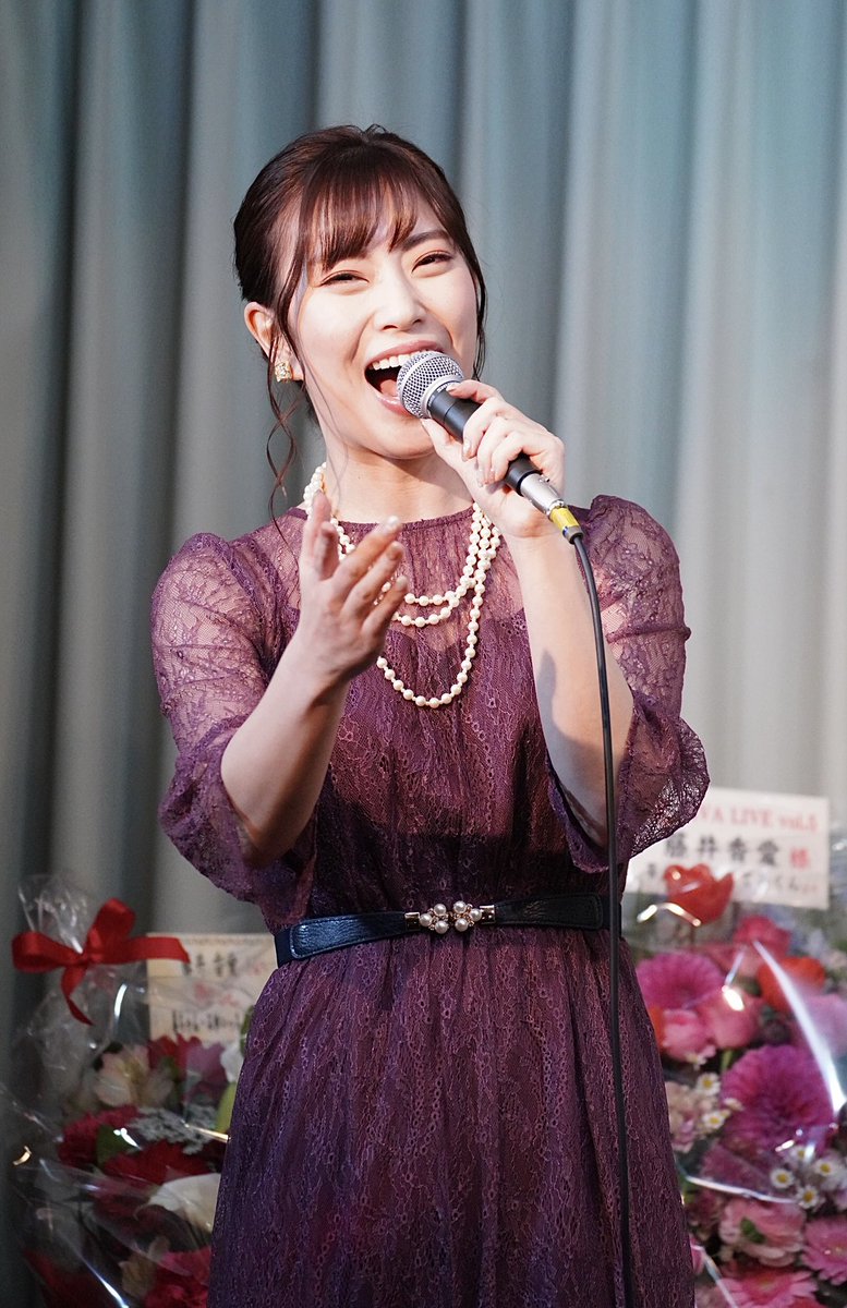 ayanolove0507's tweet photo. #藤井香愛 ちゃん「 #DIVALIVE vol.5」①
(2月13日15:00〜)
最初の曲は『 #TOKYO迷子 』。
この後は、明日が #バレンタイン ということで、タイトルに「恋」がつく曲を歌ってくれました。
低音ボイスが魅力の #香愛ちゃん ですが、『 #漁火恋唄 』も良かったです。
#鳴かない鳥
#こいわのかわい https://t.co/KxwyjH6cIT