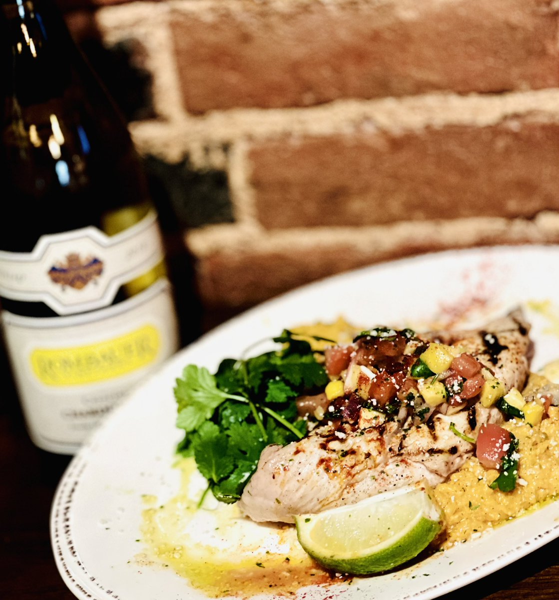 rodneysgtown's tweet photo. Tonight’s special! Fresh Mahi Mahi served over roasted poblano pepper grits and finished off with mango salsa! https://t.co/TycBBfTzNC