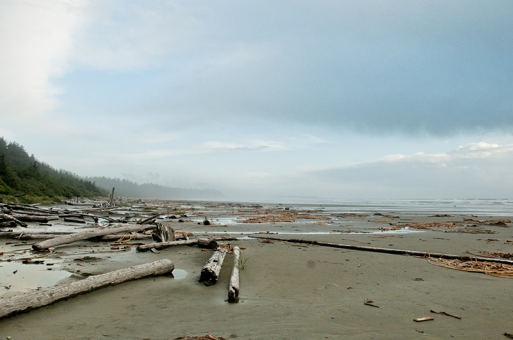 On Vancouver Island’s eastern shore, currents and ocean floor topography combine to create wide, flat expanses of sand where low tide goes out for a kilometers | SunriseRidge.ca