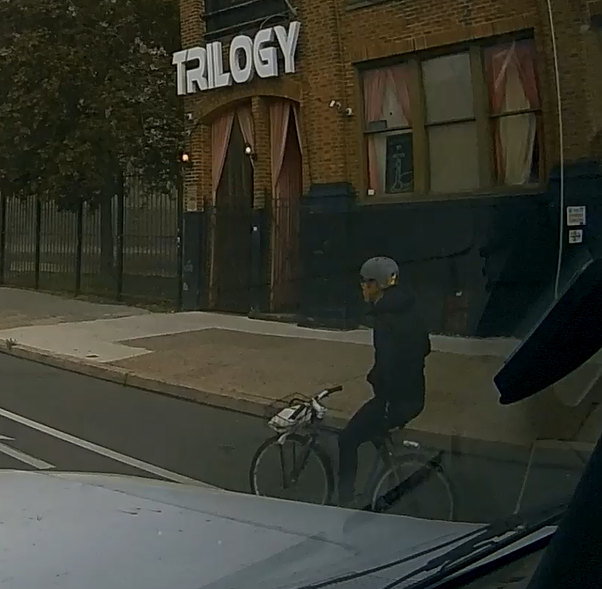 dphil2047's tweet photo. @ZEROVISIONPHIlL @PhillyOTIS Didn't I capture cyclist Not using their hands on Spring Garden?
#BikePHL #VisionZero #VisionZeroPHL #connectphl #badcyclist #phillybikes @PHLCouncil @PhillyOTIS @bcgp #VisionZeroPHLFails #safestreets @Visionzeronet @BikeLeague @schuylkillsarah @Piscitello_Law https://t.co/tkdLUOicHT