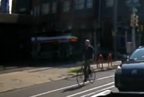 dphil2047's tweet photo. @ZEROVISIONPHIlL @PhillyOTIS Didn't I capture cyclist Not using their hands on Spring Garden?
#BikePHL #VisionZero #VisionZeroPHL #connectphl #badcyclist #phillybikes @PHLCouncil @PhillyOTIS @bcgp #VisionZeroPHLFails #safestreets @Visionzeronet @BikeLeague @schuylkillsarah @Piscitello_Law https://t.co/tkdLUOicHT