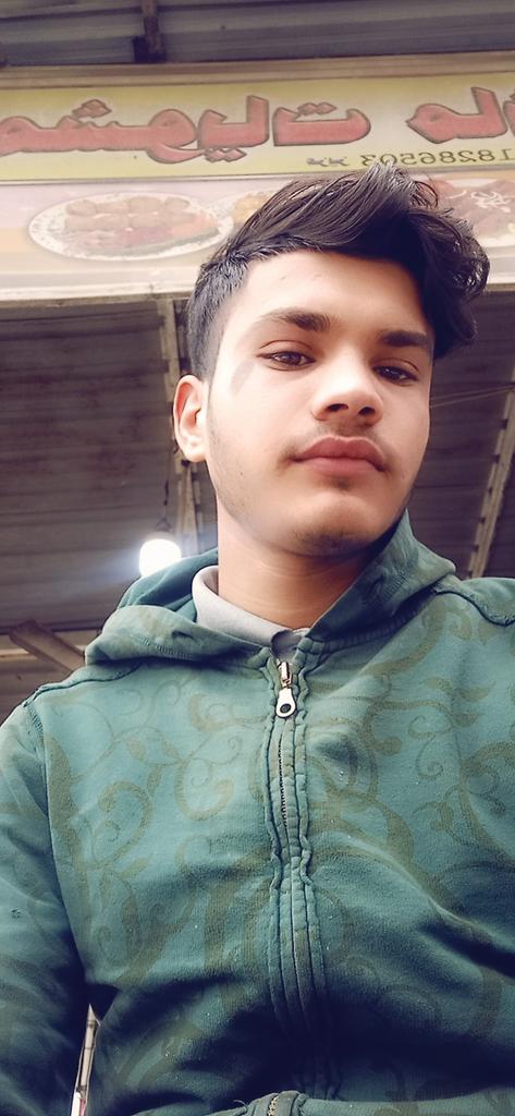 "لم أكن سيء.. كنت خائفًا فقط أن أحب أكثر من اللازم، فترحل وترقد الأيام بيننا ولا تعود الشمس لتشرق ولا يعود الليل ليهبط ولا أعود أنا لأنام."✨♥️
#عيد_الحب