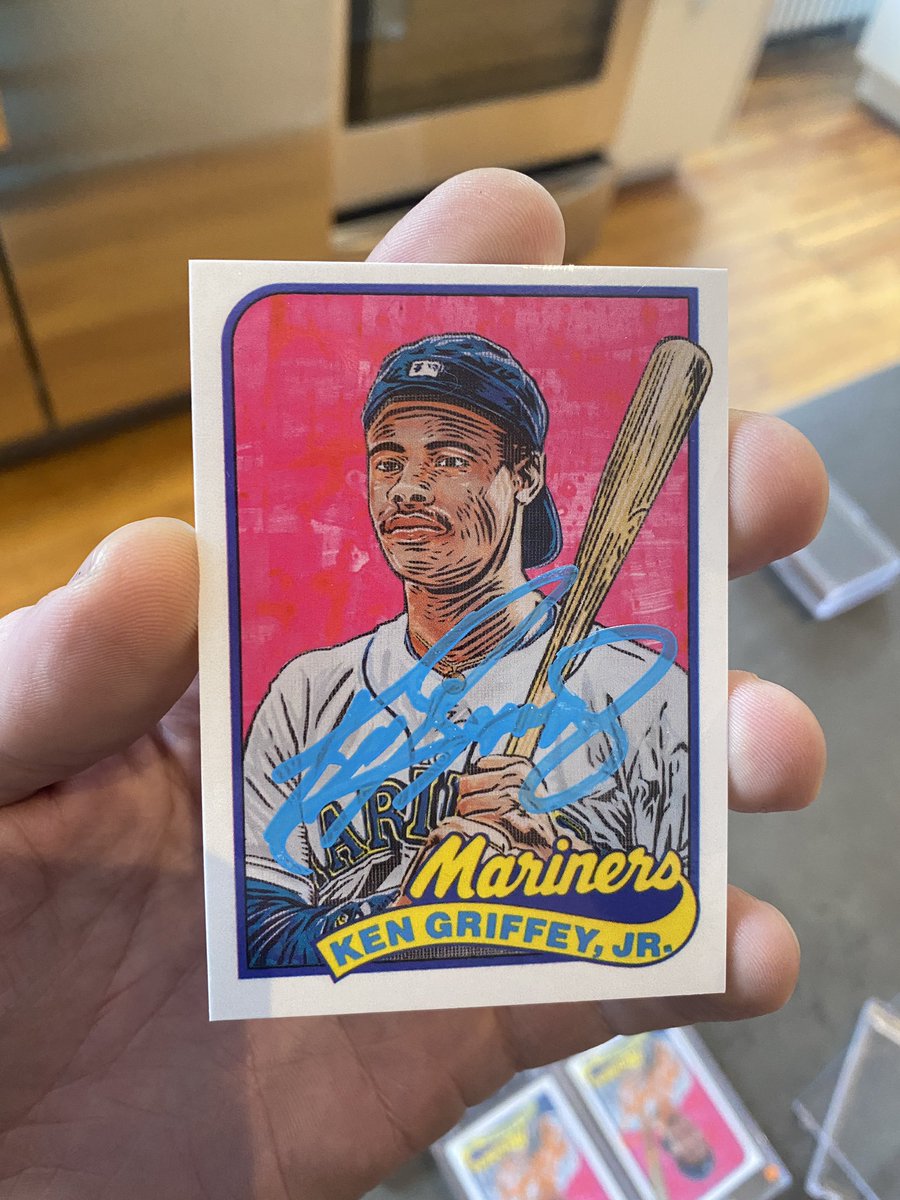 Who’s ready for a GIVEAWAY?

Winner gets this #KenGriffeyJr AUTO (x/5 JSA Certified)

How to enter:
1- RT this tweet
AND
2- subscribe on YouTube:
youtube.com/c/blakejamieso…

Winner randomly chosen on 2/28!