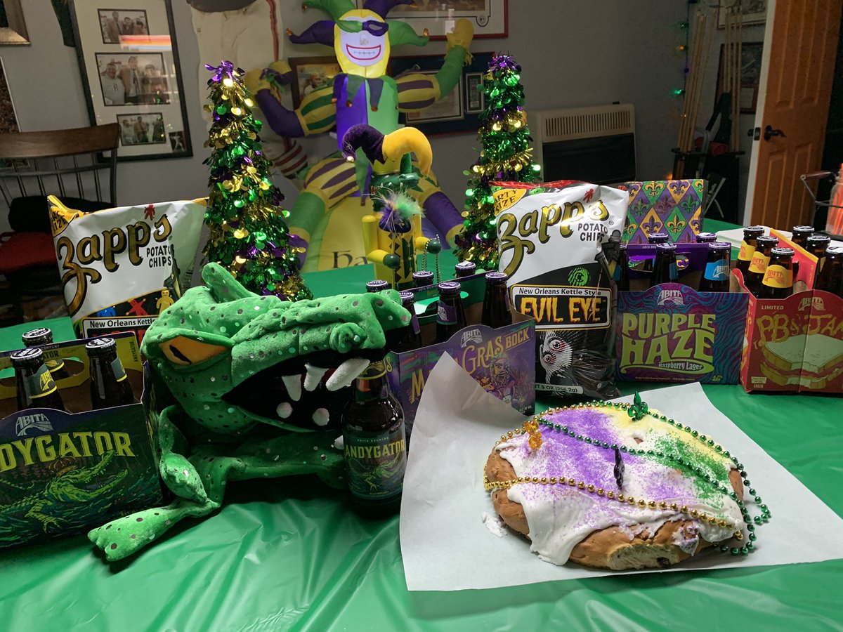 rniswander's tweet photo. Getting ready for our Mardi Gras party in Ohio. Jambalaya cooking, King Cake, Hurricanes mixed, @ZappsChips and @TheAbitaBeer. We are good for for the 4-8 inches of snow to show. https://t.co/ASP7iuVGpW