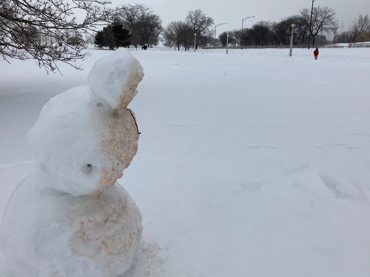 Conditions are better now that I’m south of briar heading to Diversey. There’s a brought expanse of nice snow.