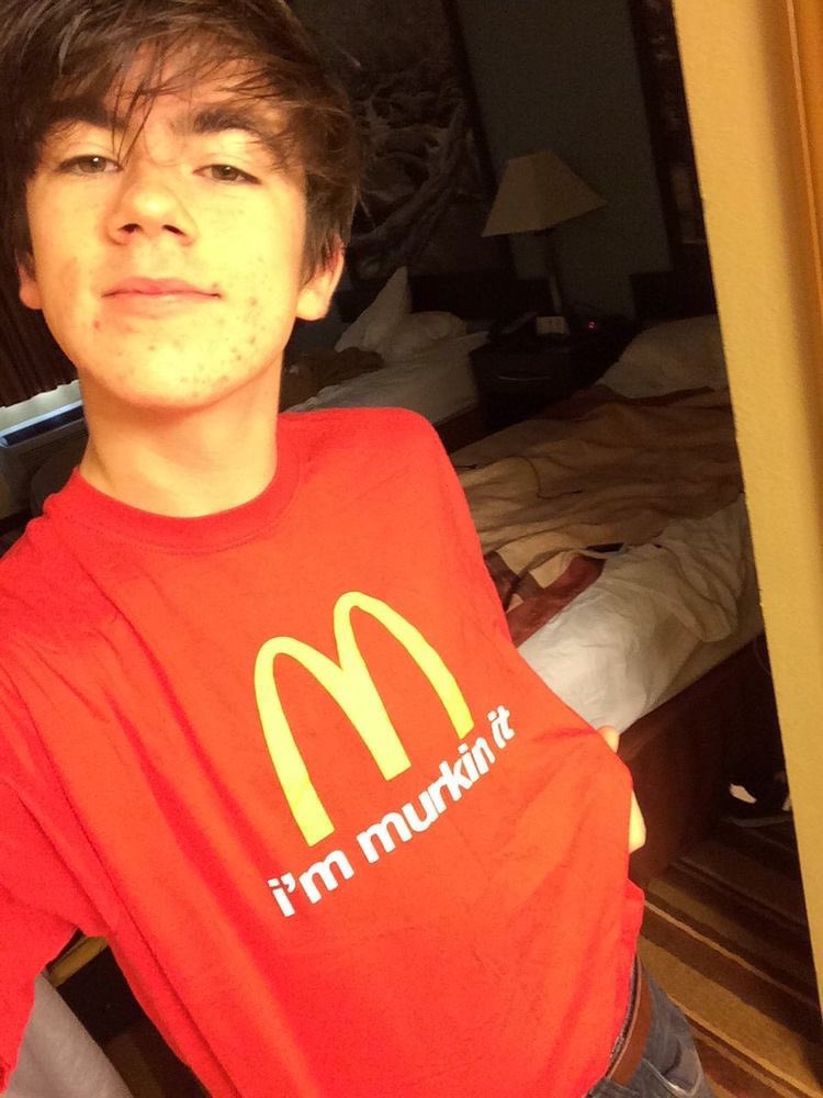 ✧･ﾟ: *✧･ﾟ:* declan mckenna as dish soap: a thread ✧･ﾟ: *✧･ﾟ:*