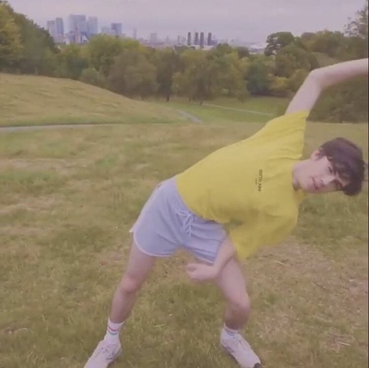 ✧･ﾟ: *✧･ﾟ:* declan mckenna as dish soap: a thread ✧･ﾟ: *✧･ﾟ:*