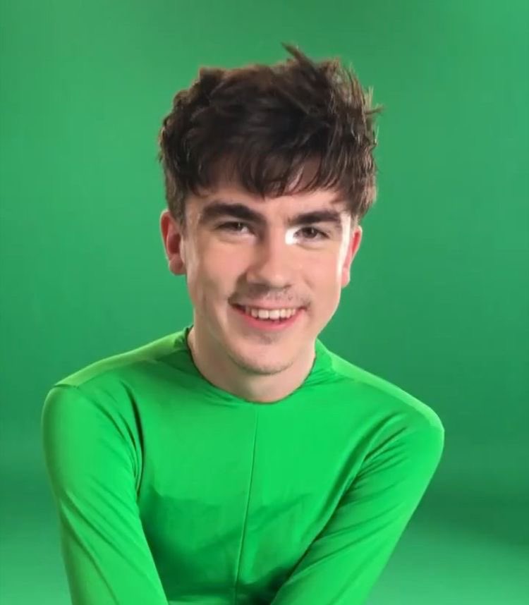 ✧･ﾟ: *✧･ﾟ:* declan mckenna as dish soap: a thread ✧･ﾟ: *✧･ﾟ:*