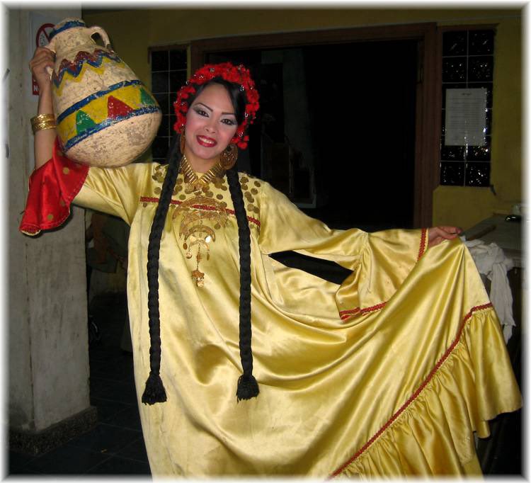 Fellahin dance is common in the Nile Delta/Lower Egypt. The dance would incorporate a dress called a gargar, that had ruffles on the bottom, along with a Balas (pots) due to the farmers using them to fetch water from nearby rivers. Mahmoud Reda incorporated the pots in the dance