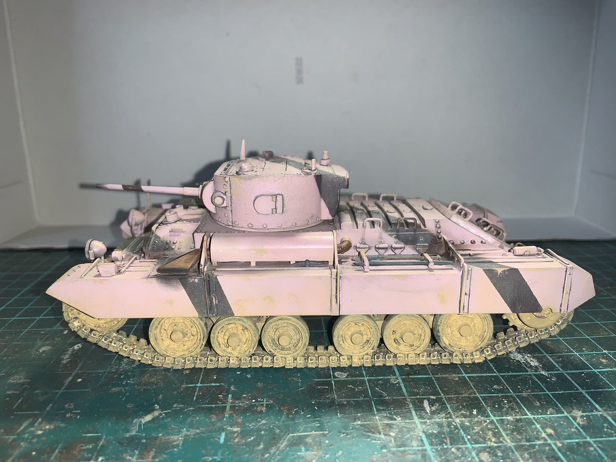 チョコミント お手つき量産中 ドラゴン 1 35 バレンタインmk Iii 完成です なんとかバレンタインデーに間に合いました 今回の塗装はworld Of Tanks Blitz イギリスツリーのコモン迷彩 ロイヤル リボン をモチーフにしています キットはかなり古い