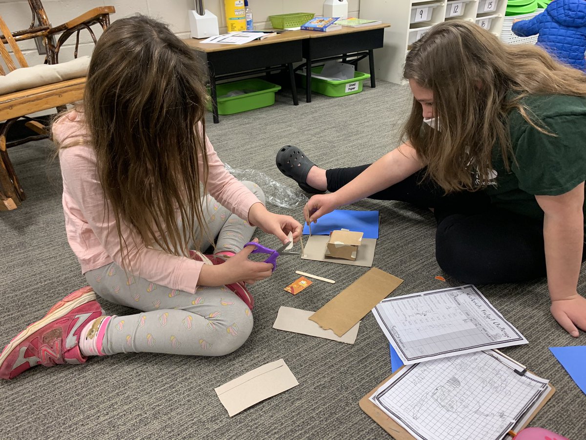 Chedrickteach's tweet image. Zoo habitat construction day- complete with snack break.  All teams finished their project by the deadline, some even came in under budget! #PanthersEngaged #FM21STEAM #RealWorldExperience @PKESAdmin