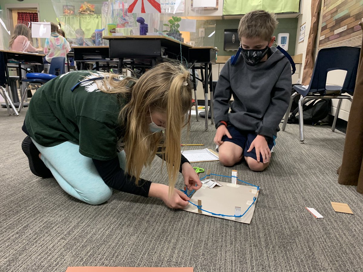 Chedrickteach's tweet image. Zoo habitat construction day- complete with snack break.  All teams finished their project by the deadline, some even came in under budget! #PanthersEngaged #FM21STEAM #RealWorldExperience @PKESAdmin