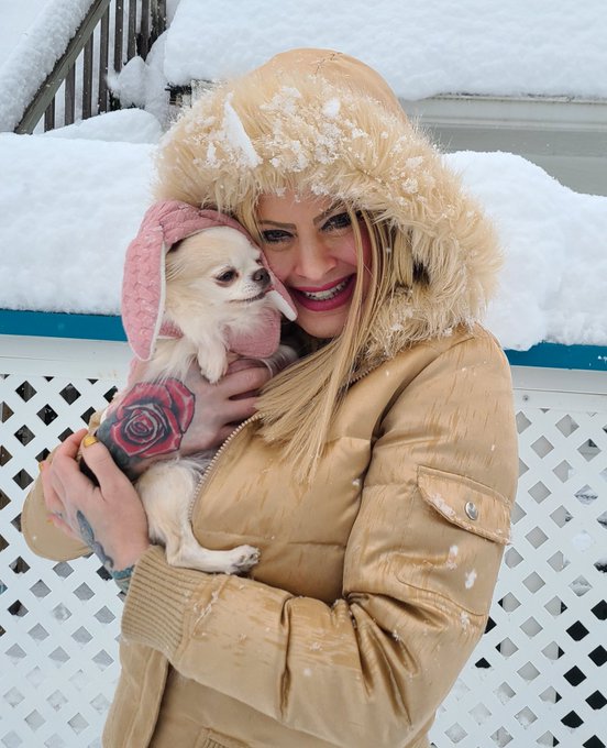 AspenPeeks - 2 pic. Precious and me out in the snow. We got way more snow than we thought, brr it's cold! ❄️🌨️❄️ https://t.co/E60Ers7OJJ