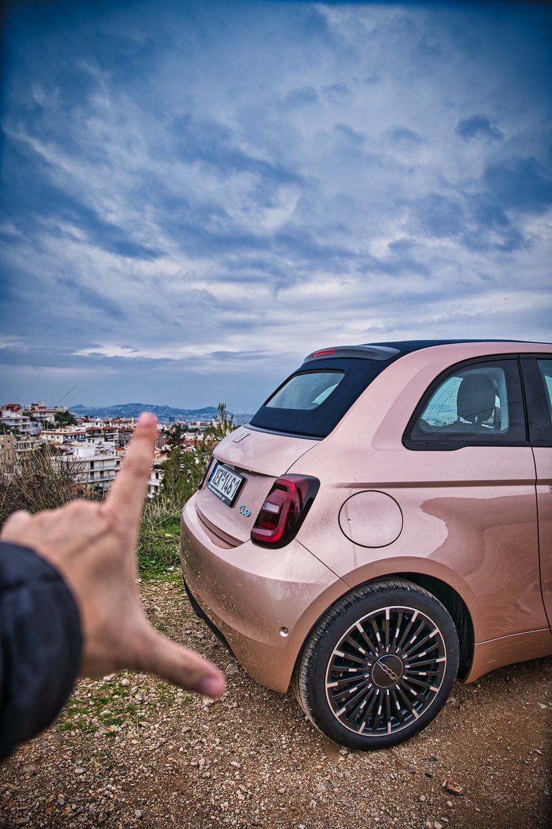 GSargiannidis's tweet photo. Αυτό το νέο ηλεκτρικό Fiat 500. Έχει στιλ, έχει χαρακτήρα, έχει αυτονομία, έχει 3 διαφορετικά αμαξώματα, έχει καλή τιμή, έχει μικρές πινελιές με ουσία.
@fiat @newsauto @FiatGreece #fiat #fiat500e #500e #500electric https://t.co/Yoz5Ho6pLS