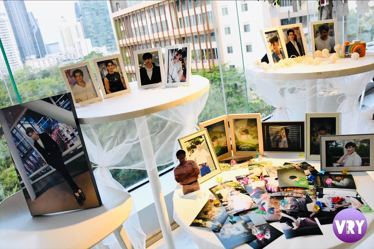 ThailandVry's tweet photo. ภาพบรรยากาศ Super Boy's Day of Love ตั้งแต่วันที่12-14ก.พ.นี้ ที่ Siam Discovery ชั้น 4 แฟนคลับคนไหนยังไม่ได้ไปยังเหลือวันนี้อีก 1 วันนะคะ>>https://t.co/gEPviNvejt #SBDAYOFLOVE #VRYTHAILAND #GenYtheseries #Superboy #SuperboyProject #starhunterentertainment @starhunter_ent https://t.co/Itcp2Nljlp