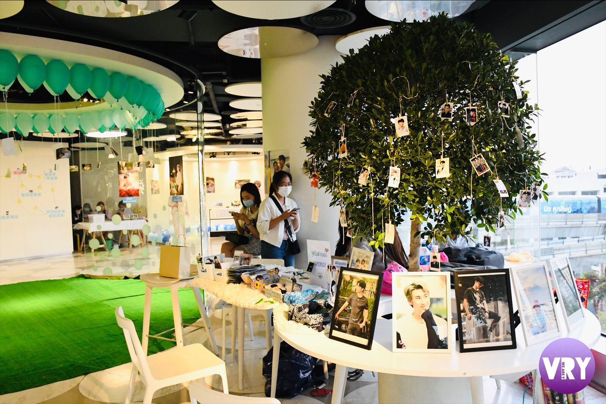 ThailandVry's tweet photo. ภาพบรรยากาศ Super Boy's Day of Love ตั้งแต่วันที่12-14ก.พ.นี้ ที่ Siam Discovery ชั้น 4 แฟนคลับคนไหนยังไม่ได้ไปยังเหลือวันนี้อีก 1 วันนะคะ>>https://t.co/gEPviNvejt #SBDAYOFLOVE #VRYTHAILAND #GenYtheseries #Superboy #SuperboyProject #starhunterentertainment @starhunter_ent https://t.co/Itcp2Nljlp