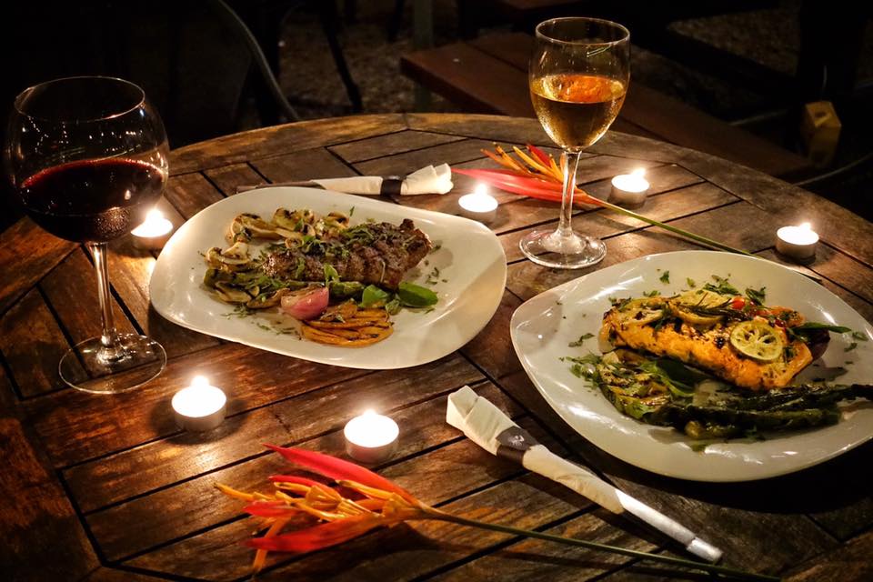TacoBar_CR's tweet photo. 🥰💏💘Este Domingo de San Valentín somos abiertos hasta las 9pm >> Por solo c12,000 elija entre filet de Salmón de miel y limón o Lomito Importado + Buffet de ensaladas ilimitado + Copa de vino 🍴🍷 Vence el 28/2 #tacobar #sanvalentin #promo #cena #vino #lomito #salmon #buffet https://t.co/sx7h9AJrb5