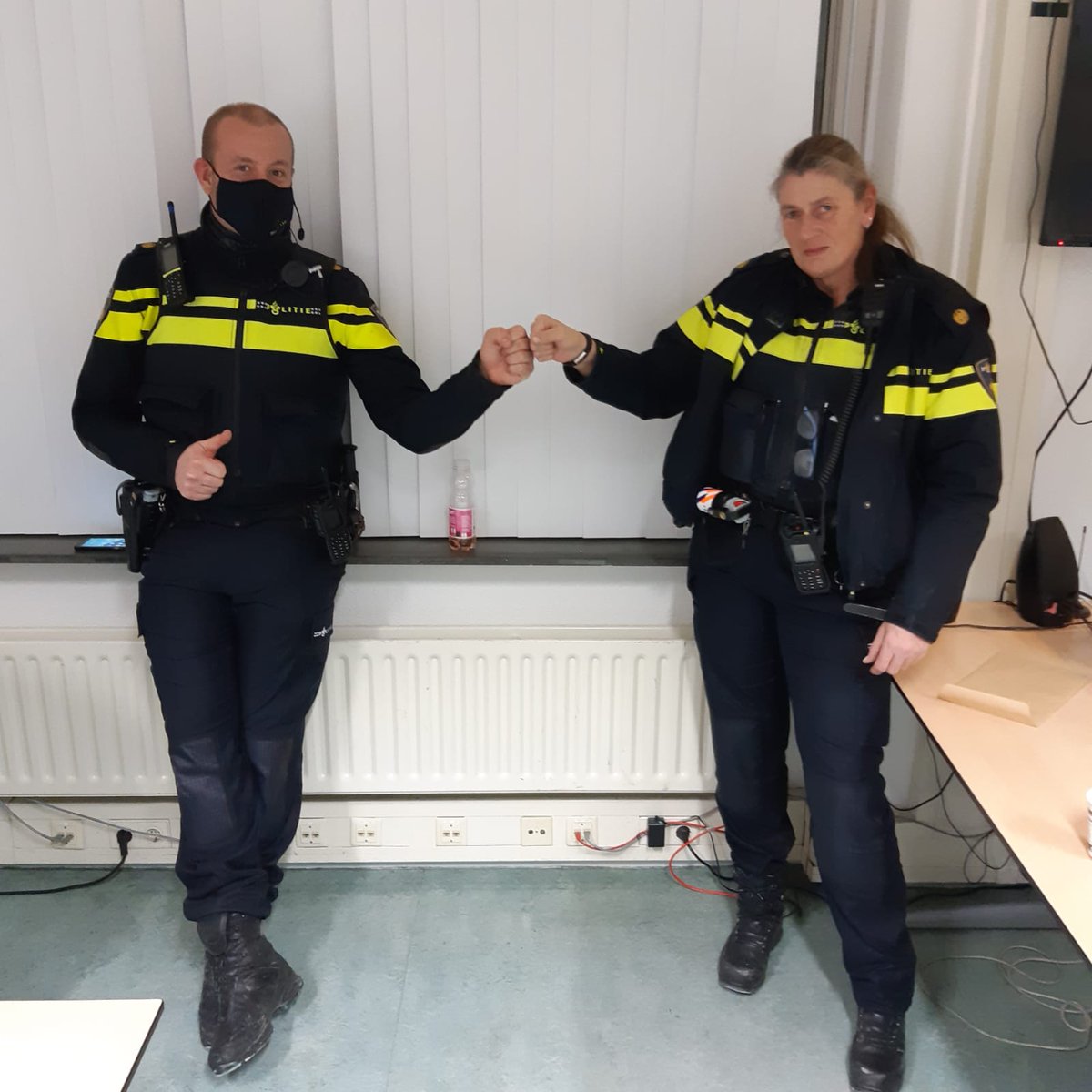 WA_centrumDelft's tweet photo. Samen met @Pol_Tanthof Marianne twee verdachten op heterdaad aangehouden. De twee mannen waren op strooptocht door het centrum. 
Er zijn meerdere benadeelden en de zaak wordt onderzocht door de recherche. https://t.co/SpEc2sRlyu