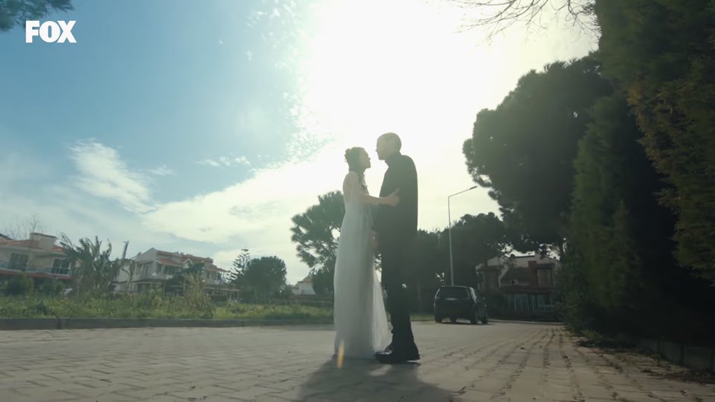 “I understand u without speaking, I hear u even if u do not tell me, I listen to u even if u do not say anything.” He lost his mother, but now has Yagmur. The one person who saw good in him. She is the light for him at the end of this tunnel  #AkMur  #SonYaz