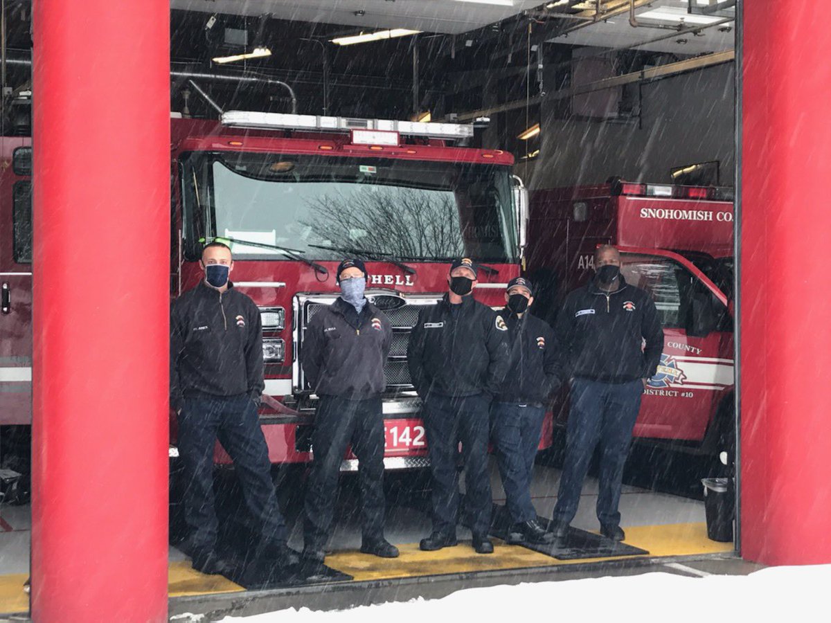 BothellFire's tweet photo. Rain, snow, sleet or shine, we are always here for you Bothell. Remember to check on your neighbors just like we would check on you. Have fun and stay safe! #WinterSafety #BothellFire https://t.co/JoPjpqCgkQ