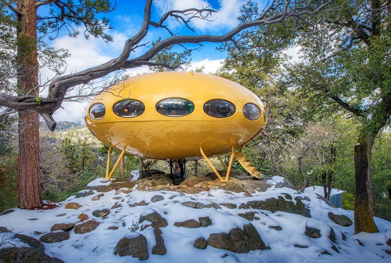 But its futuristic design caused an immediate backlash: Futuro houses were banned from many municipalities by zoning regulations because they didn't 'blend in' with the environment. Production was halted in the mid 1970s.