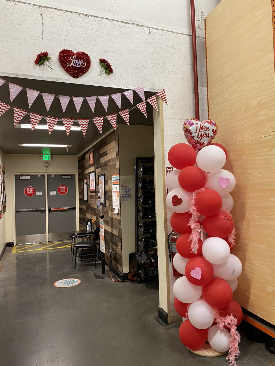 KimberlePerez's tweet photo. Celebrating Valentine’s Day with our wonderful associates!! #1060 @Johnny_Means @FernandoD325 @asm_moralesHD @mamapuff72 @sfbernalguy https://t.co/fZ2eX0Jsau