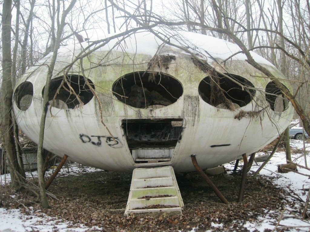 Only 100 or so Futuro houses were ever sold, and by the 1990s many had been abandoned, neglected or vandalised.